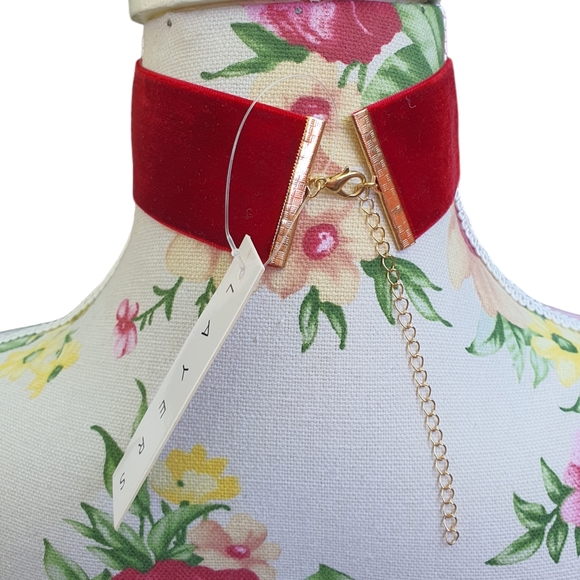 Velvet Choker - Picture 2 of 6